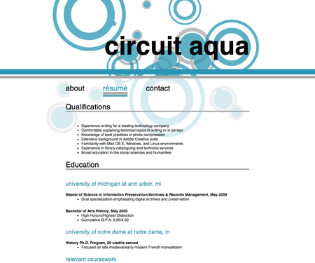 Screenshot of résumé page in Circuit Aqua website template.